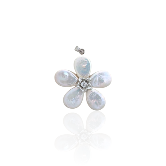 Daisy Pearl Pendant