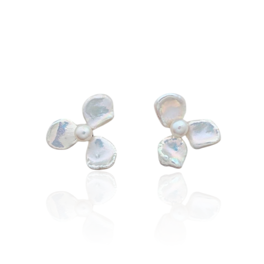 Waterlily Pearl Stud